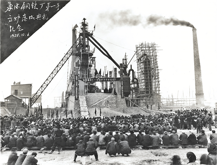     1958年，承钢一号高炉落成。陈 洋供图