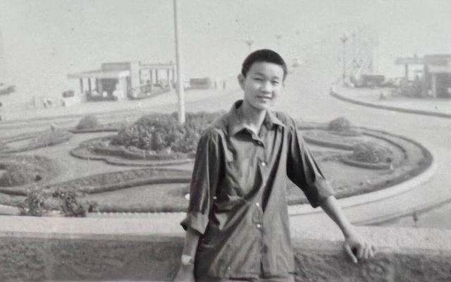 刚进大学时的魏辅文，稚气未脱。受访者供图