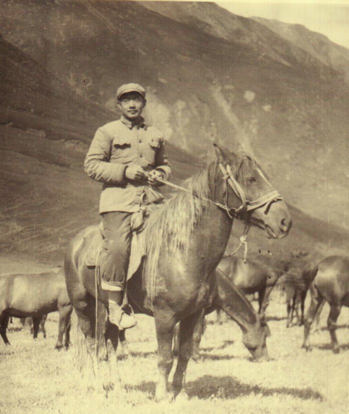 1970年，翟明国在军马场。受访者供图