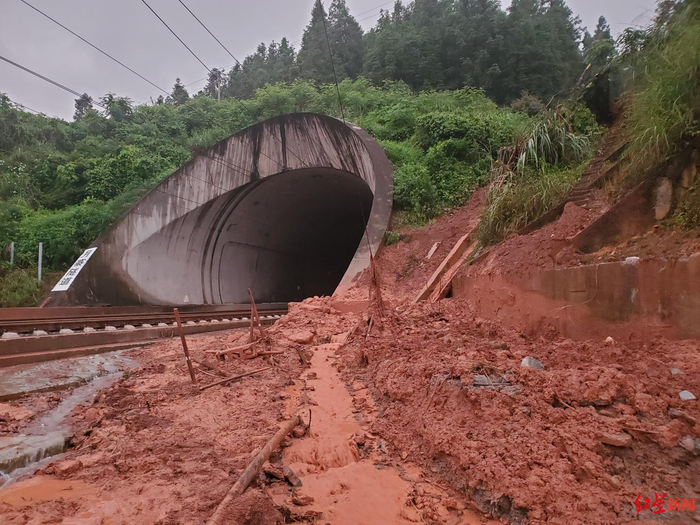 ▲事发现场隧道口
