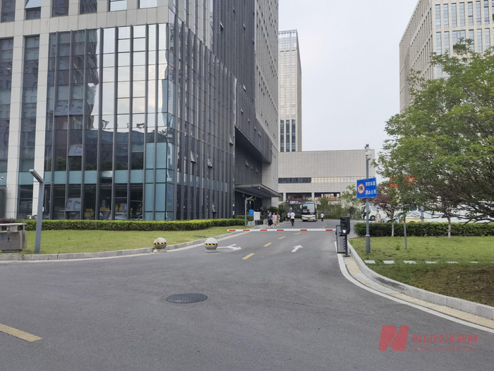 下班的诚迈科技员工 图片来源：每经记者 黄鑫磊 摄