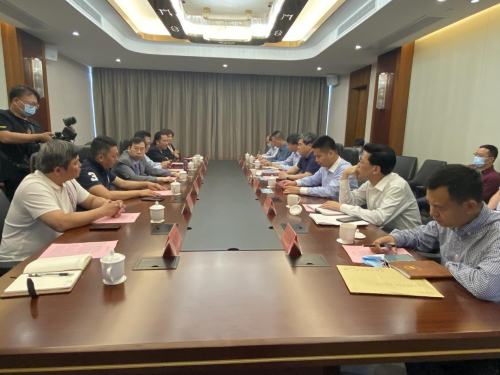 　　签约仪式商谈现场