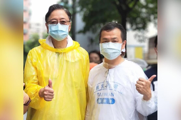 国民党桃园市长参选人张善政深夜在脸书贴出和罗智强合照，表示自己期盼和罗一起携手打造新桃园。