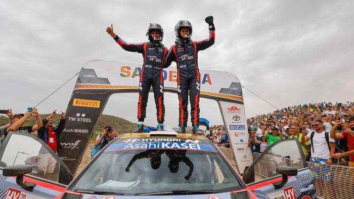 　　现代汽车WRC车队凭借着现代汽车i20 N WRC Rally1的强劲实力斩获意大利站冠军