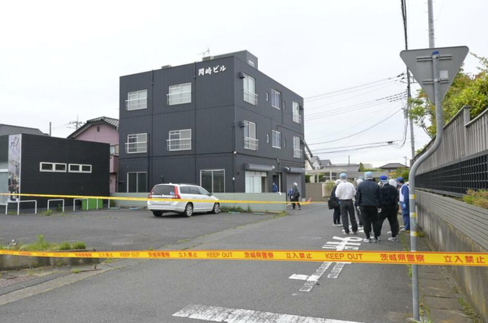 　发生枪击案的暴力团伙办公室门口