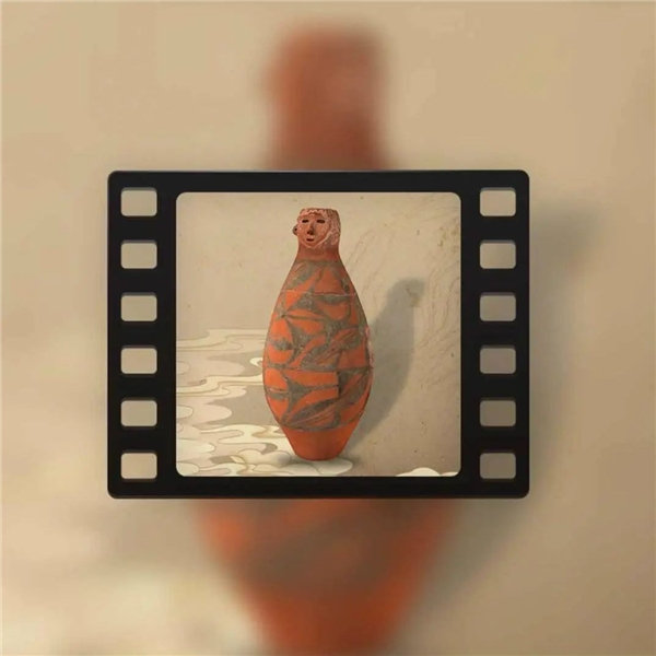 　　“人头形器口彩陶瓶”数字藏品