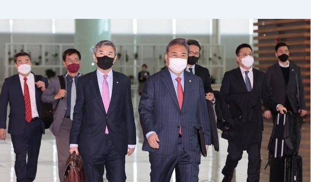 ·“韩美政策协商代表团”一行七人启程赴美。