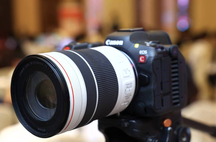 图8 EOS R5 C全画幅8K Cinema EOS电影摄影机