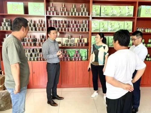 　　参观文登区蒲公英及小麦种植基地