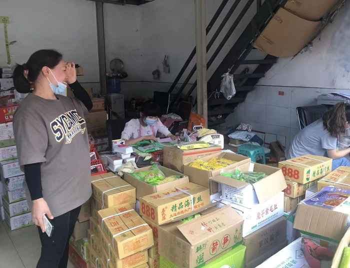 海霸王西部食品物流园内，某个体工商户申办“商户云贷”缓解了资金周转压力