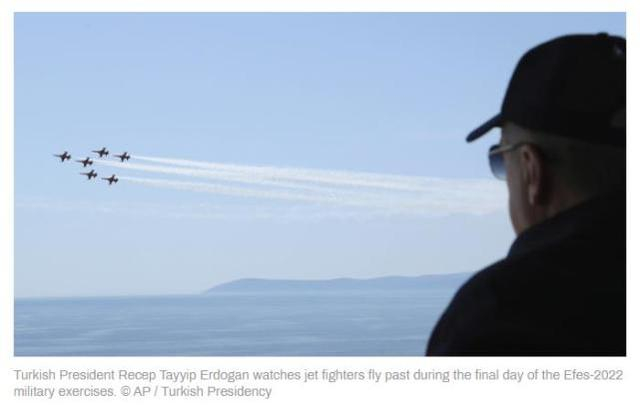 埃尔多安观看“Efes-2022”军事演习 图源：美联社