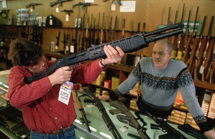 　图为美国洛杉矶的一家武器店（资料图）