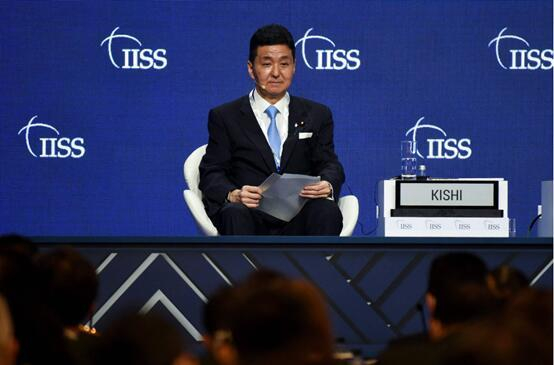 岸信夫11日在新加坡举行的第19届香格里拉对话会上讲话 图自外媒
