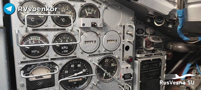 　　车内仪表盘部分照片，最下一排左起第二为车速表，其表盘内下方里程表内表显里程仅19.6公里，但并不清楚是否进行过“调表” 图片来源：社交媒体