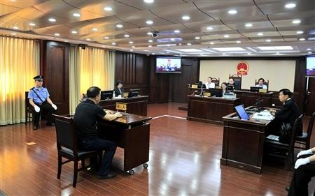 图为丰台区法院法官正在开庭审理一起商标侵权案。