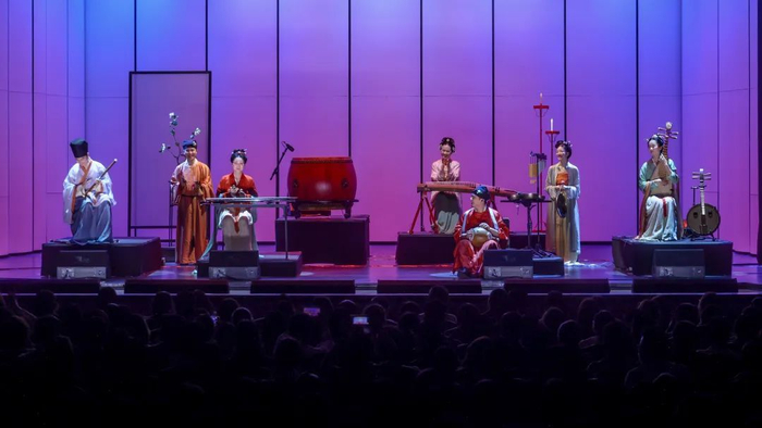 自得琴社的剧场演出剧照。图源：上海音乐厅。 