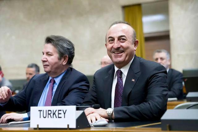 ↑土耳其外长恰武什奥卢（右）