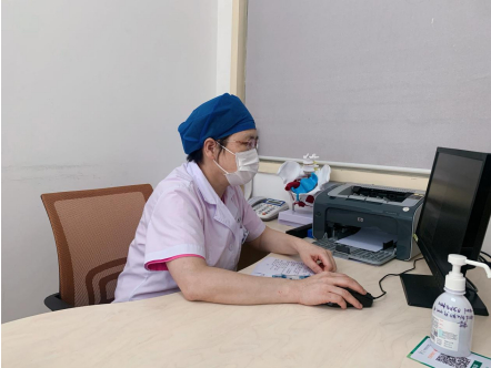 　　深圳远东妇产医院赵自平副主任接诊中