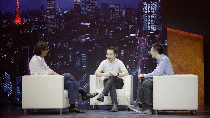 　　许知远与新一代创业者对话