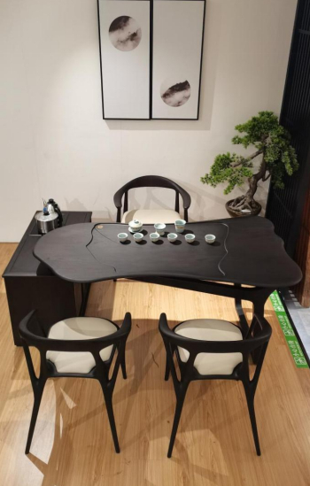 　　图片由 佛山·罗浮宫国际家具博览中心 1FA79-80 木研舍 提供