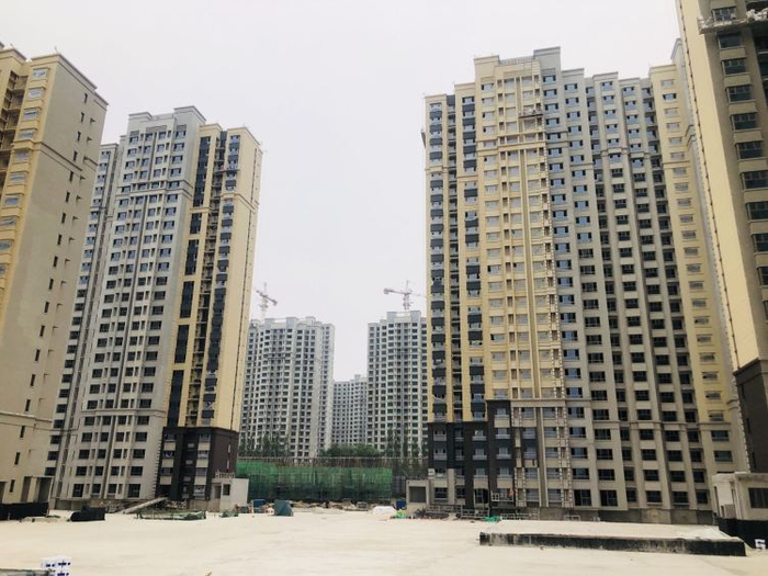 图为石家庄市柏林庄D、E地块回迁安置房，目前已全部完成主体封顶，正在进行内外装修。 河北日报记者马朝丽摄