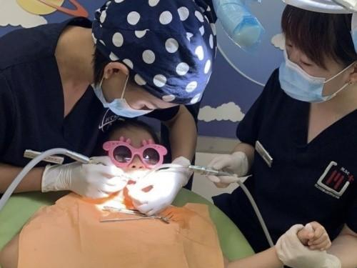 　　儿牙治疗中的顾秋芳