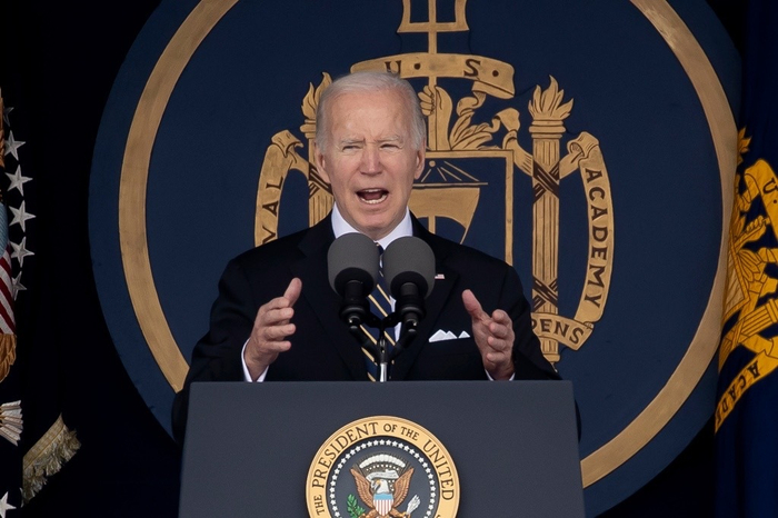 拜登在海军学院发言