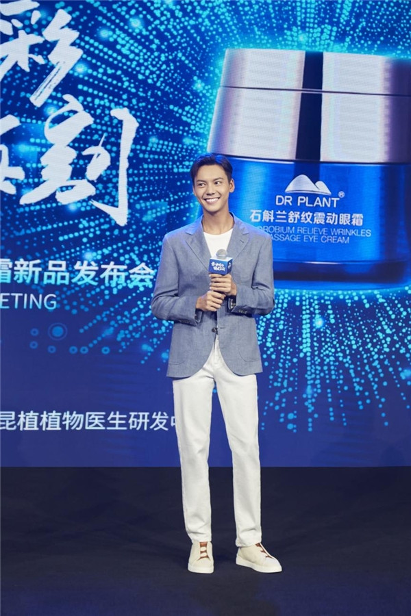 　　陈伟霆分享日常护眼心得