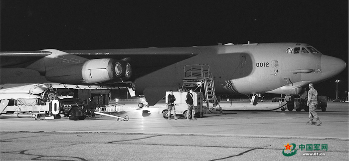 装载AGM-86空射巡航导弹的B-52H战略轰炸机。资料图片 