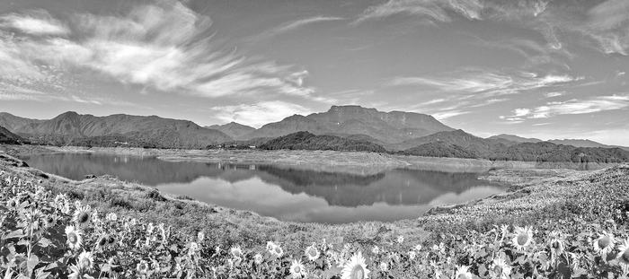     四川眉山瓦屋山雅女湖 李万双 摄