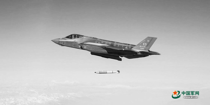 F-35A战斗机进行投放B61-12核炸弹试验。资料图片 