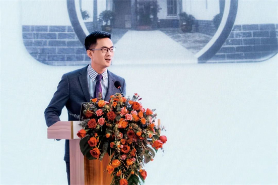 　　凌世江正介绍兆亿集团 ▲