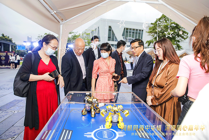 　　培训师为深圳市各级领导介绍GANKER EX