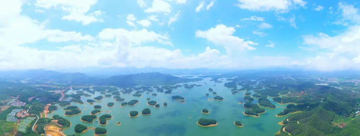 大沙河水库周边分布着当年因迁移形成的水库移民村。杨兴乐 摄