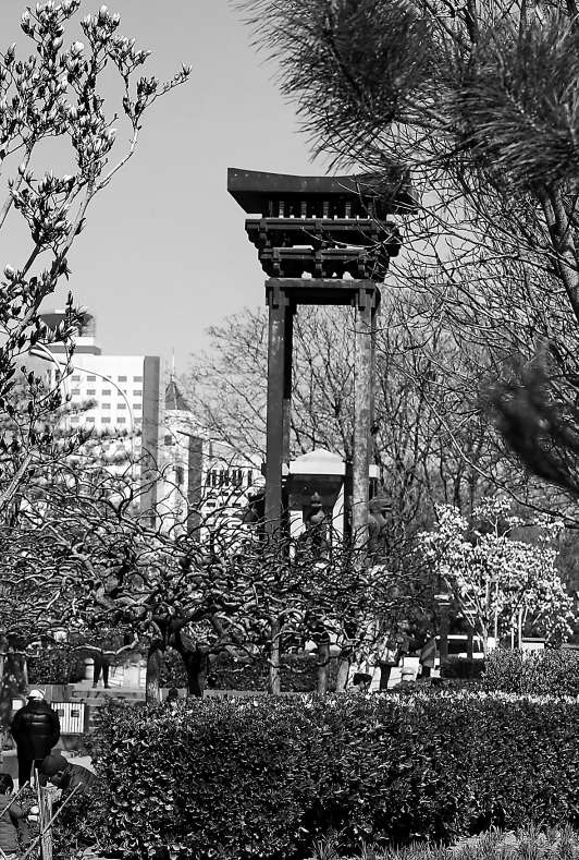 北京滨河公园（广安门桥一带）内的北京建都纪念阙，此地为金中都大安殿遗址。 张立朝 摄