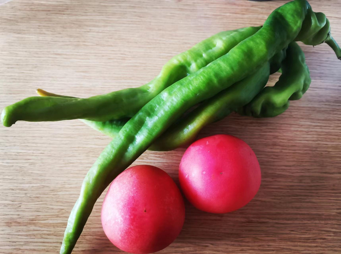 尖椒和西红柿。  新京报记者 张明璇 摄