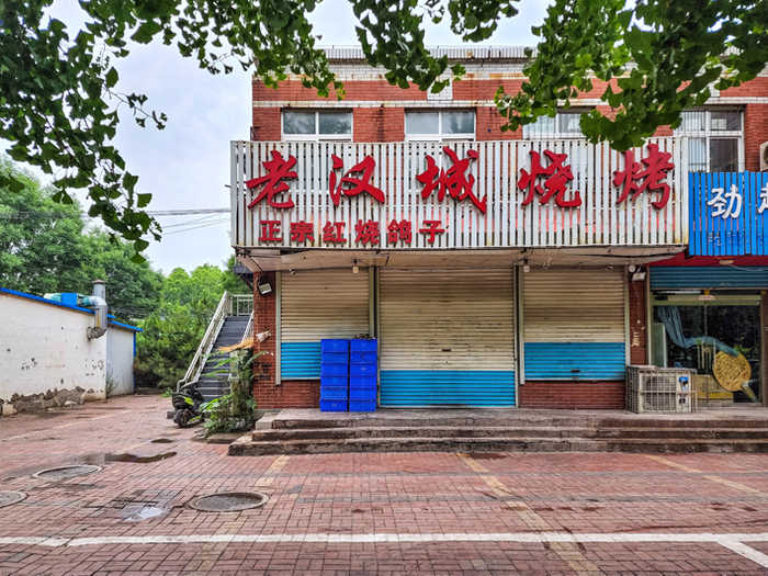 河北唐山路北区机场路，唐山打人案涉事烧烤店已闭店歇业&nbsp;视觉中国图