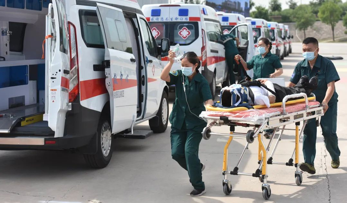 2021年8月5日，山西省卫生健康委员会组织开展“卫生应急实战演练”（视觉中国 供图）