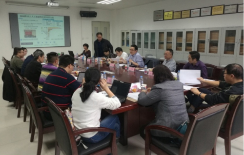 　　校企双方共同探讨“腾班”培养方案