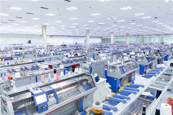 　　东黎羊绒厂房车间设立专供抖音电商的生产线