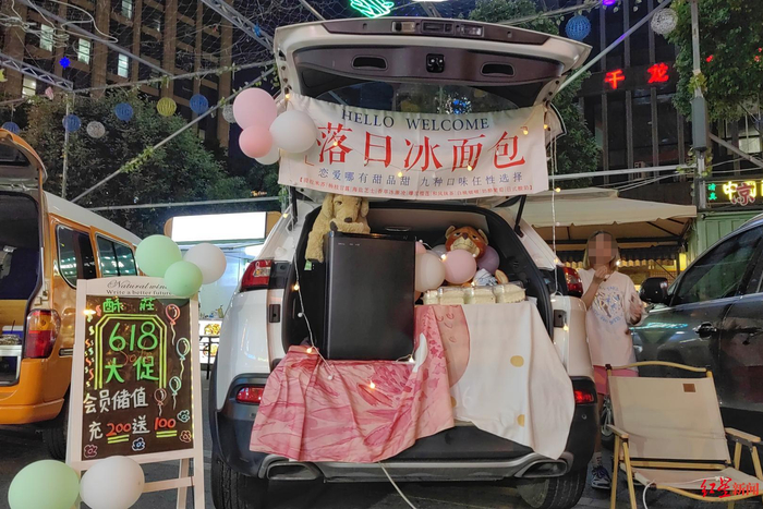 ↑俏皮的Slogan：“恋爱哪有甜品甜，九种口味任性选”