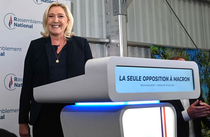△当地时间6月19日，议会选举首轮结果公布后，极右翼政党“国民联盟”候选人玛丽娜·勒庞在法国巴黎海宁博蒙特镇发表讲话。