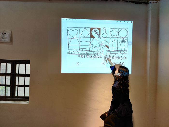 　　明基E582投影机合作艺术空间「不安分书店」展览现场