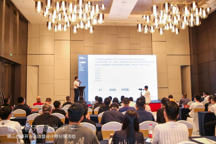 　　< 西顿照明客户接待部王涛 >