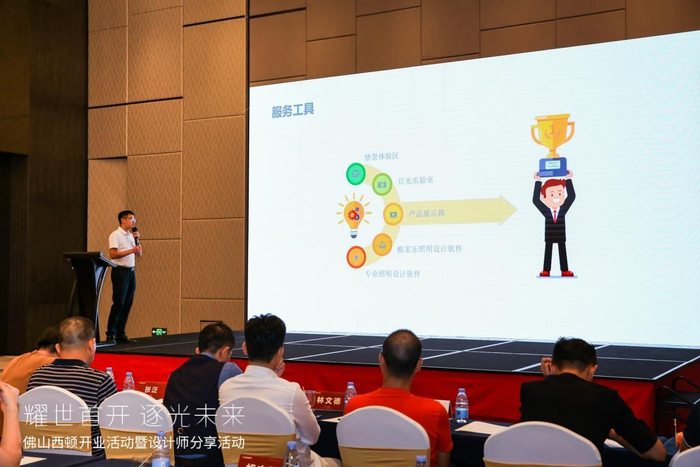 　　< 西顿照明驻外经理黄涛 >