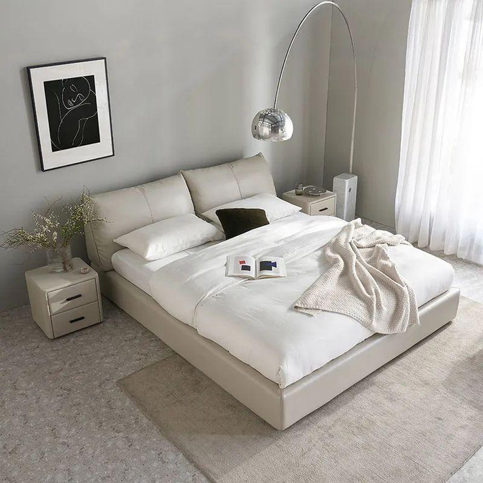 　　●舒芙蕾真皮收纳床+床头柜，奶茶灰