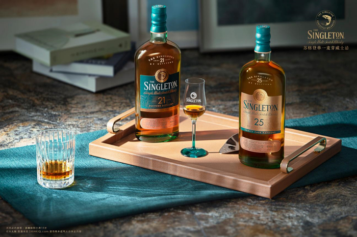　　图2:苏格登“小批次菁英选桶”代表作——苏格登21年、25年单一麦芽威士忌