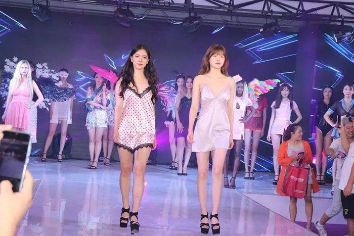 图 | 灌云情趣内衣展 图源：灌云在线