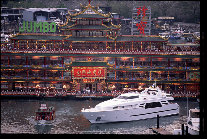 1997年，珍宝海鲜舫外景。