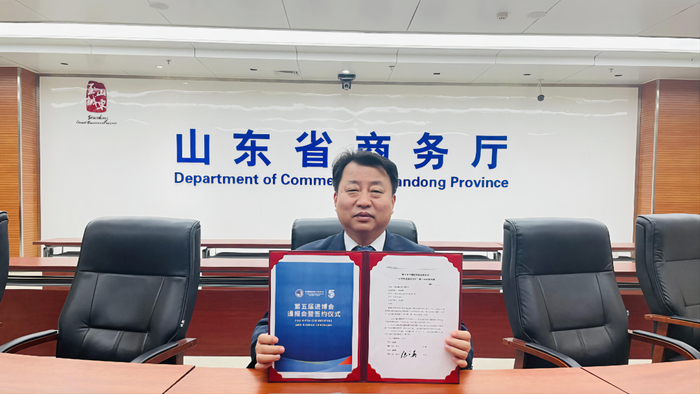 山东省商务厅副厅长 张义英